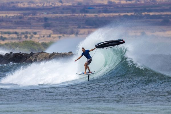 foylbord-armstrong-wing-sup-board-na-volne